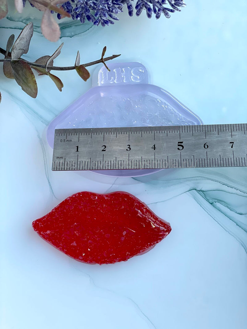 B21 Silicone mold in the shape of Lips – image 2