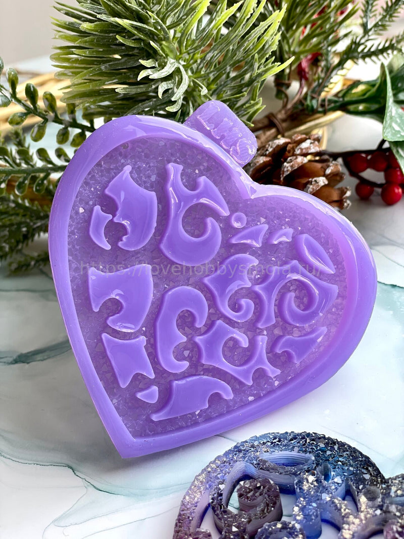MC47 Silicone mold in the shape of a Heart with monograms – image 5