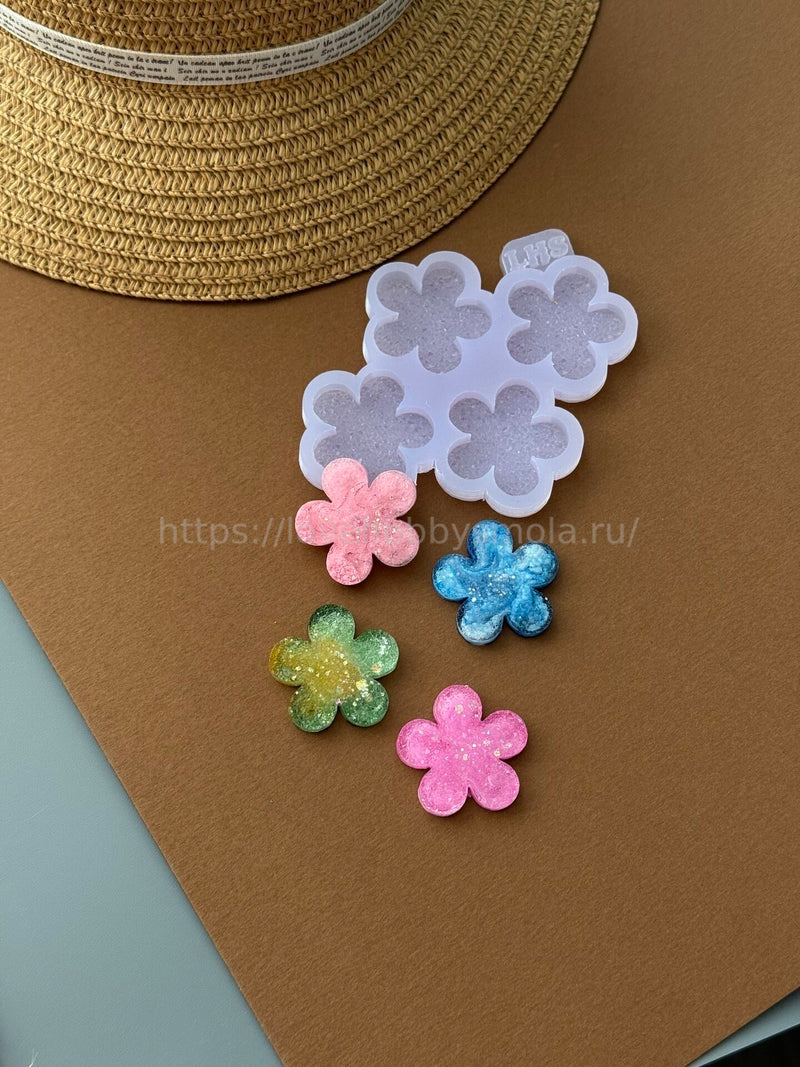 B51 Silicone mold for brooches in the shape of Flowers – image 5