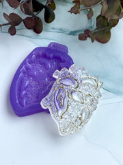B42 Silicone mold in the shape of an anatomical heart – image 4