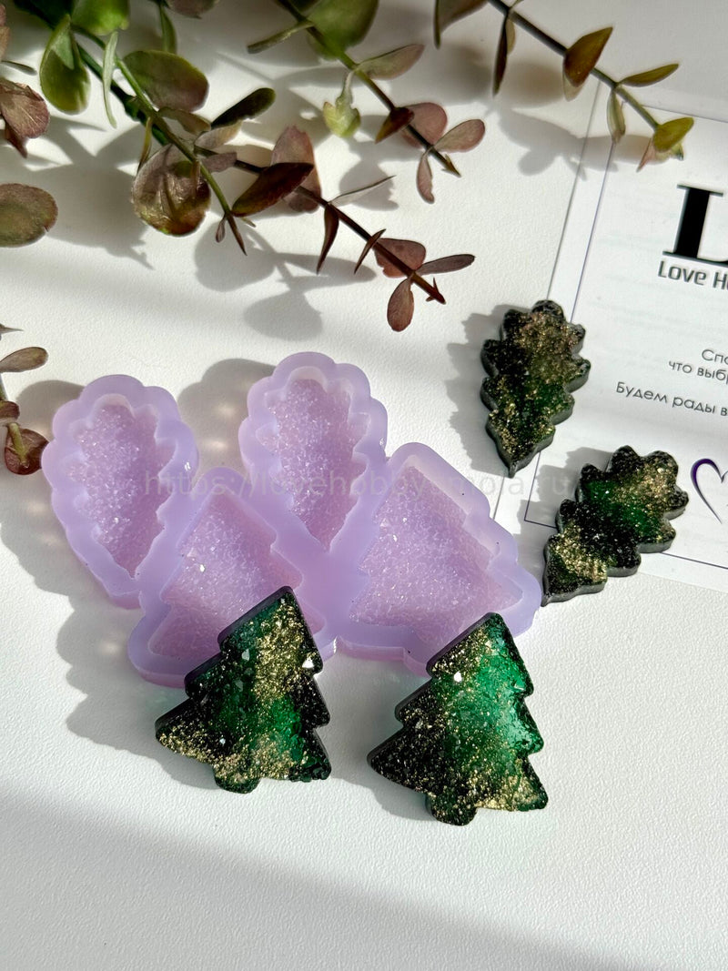 B46 Mold for resin in the shape of a Christmas tree and an oak leaf – image 3