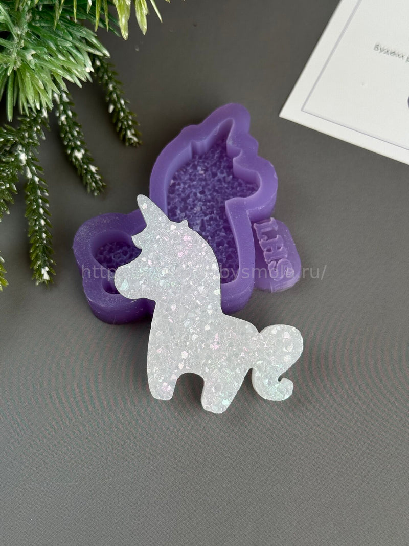 B38 Silicone mold for brooches in the shape of a Unicorn mini – image 5