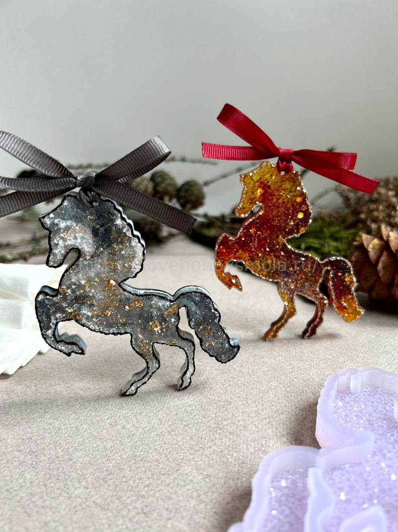 MC67 mold for epoxy resin in the shape of a horse on its hind legs – image 4