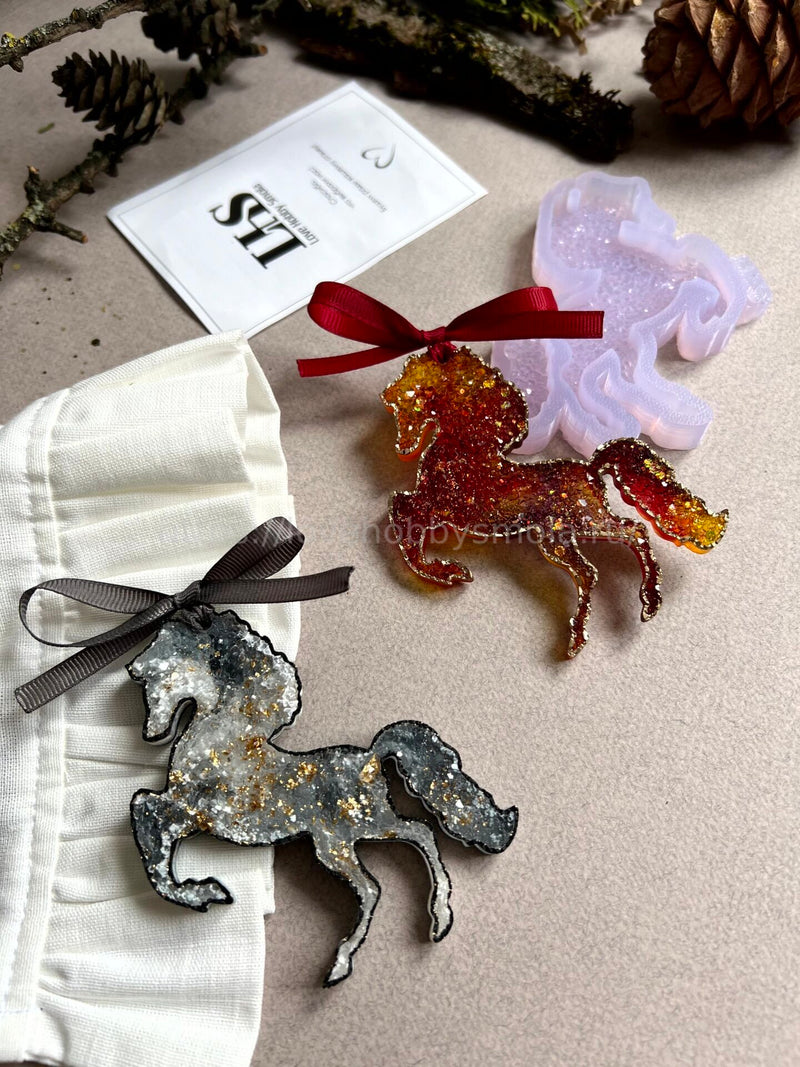 MC67 mold for epoxy resin in the shape of a horse on its hind legs – image 3