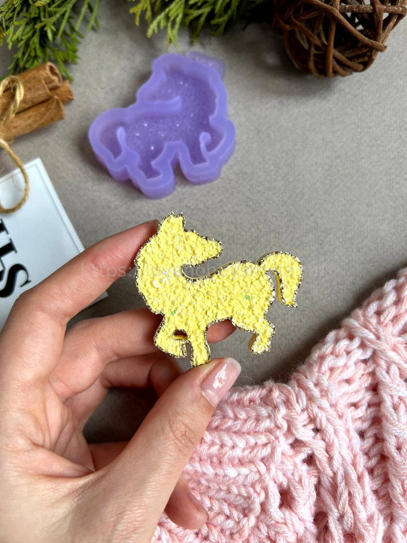 B37 Silicone mold for brooch in the shape of a Pony – image 2