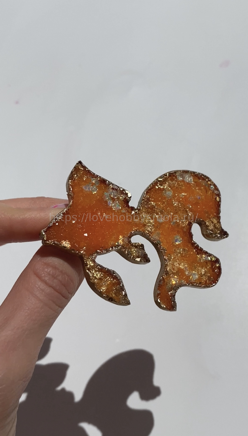 B17 Silicone mold in the shape of a Goldfish – image 2