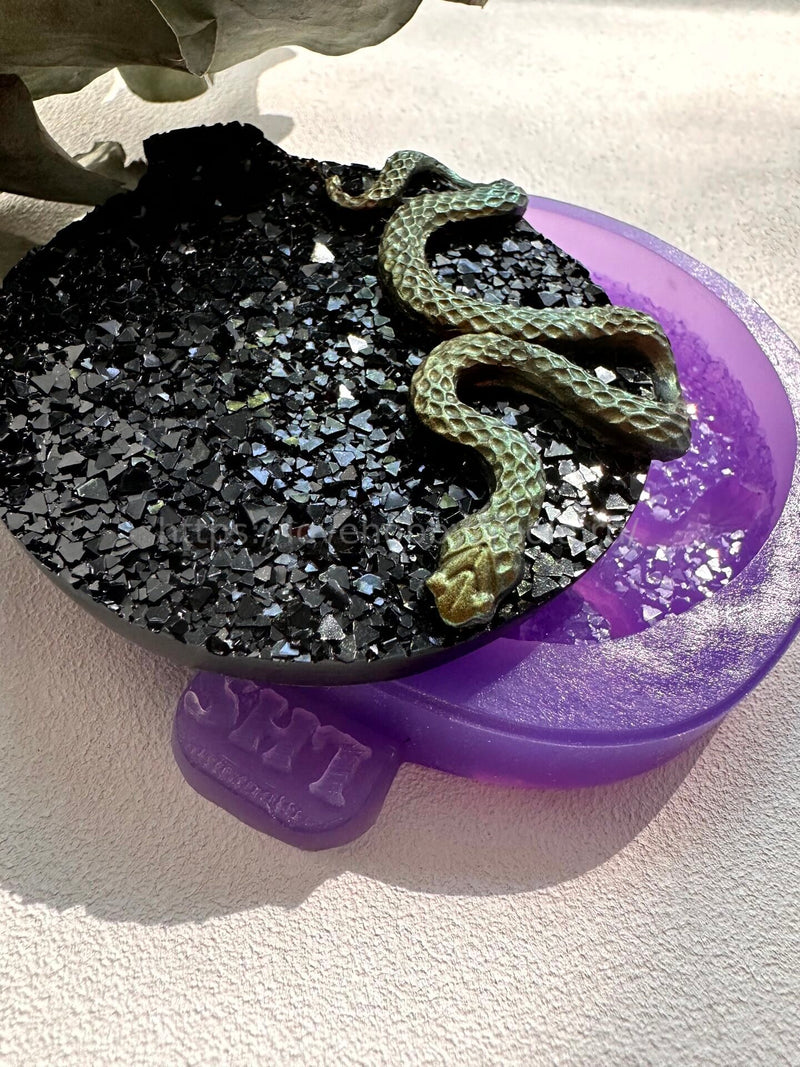 MC53 mold for epoxy resin in the shape of a Snake on a ball – image 2