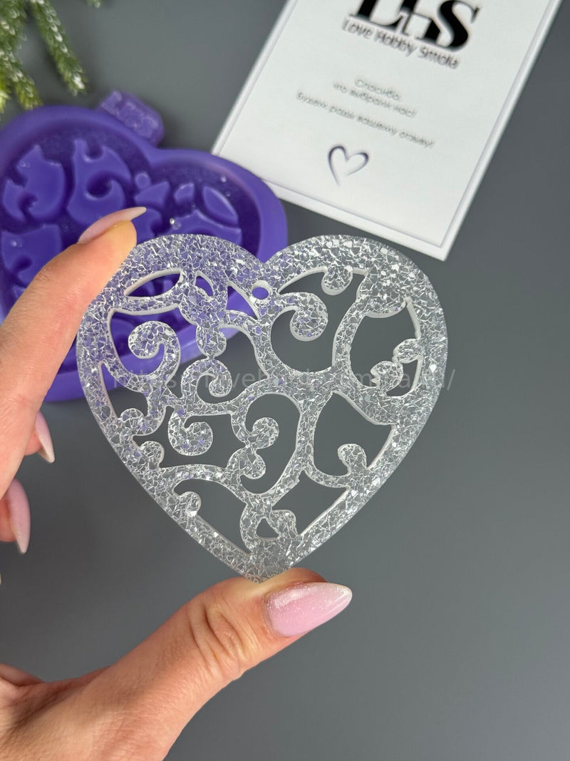 MC47 Silicone mold in the shape of a Heart with monograms – image 4