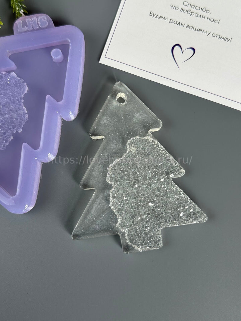 HN-07 Silicone mold for resin in the shape of a Christmas tree – image 3
