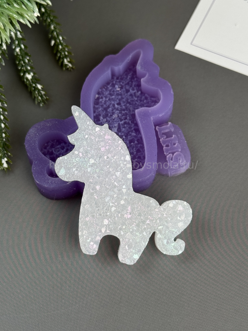 B38 Silicone mold for brooches in the shape of a Unicorn mini – image 2