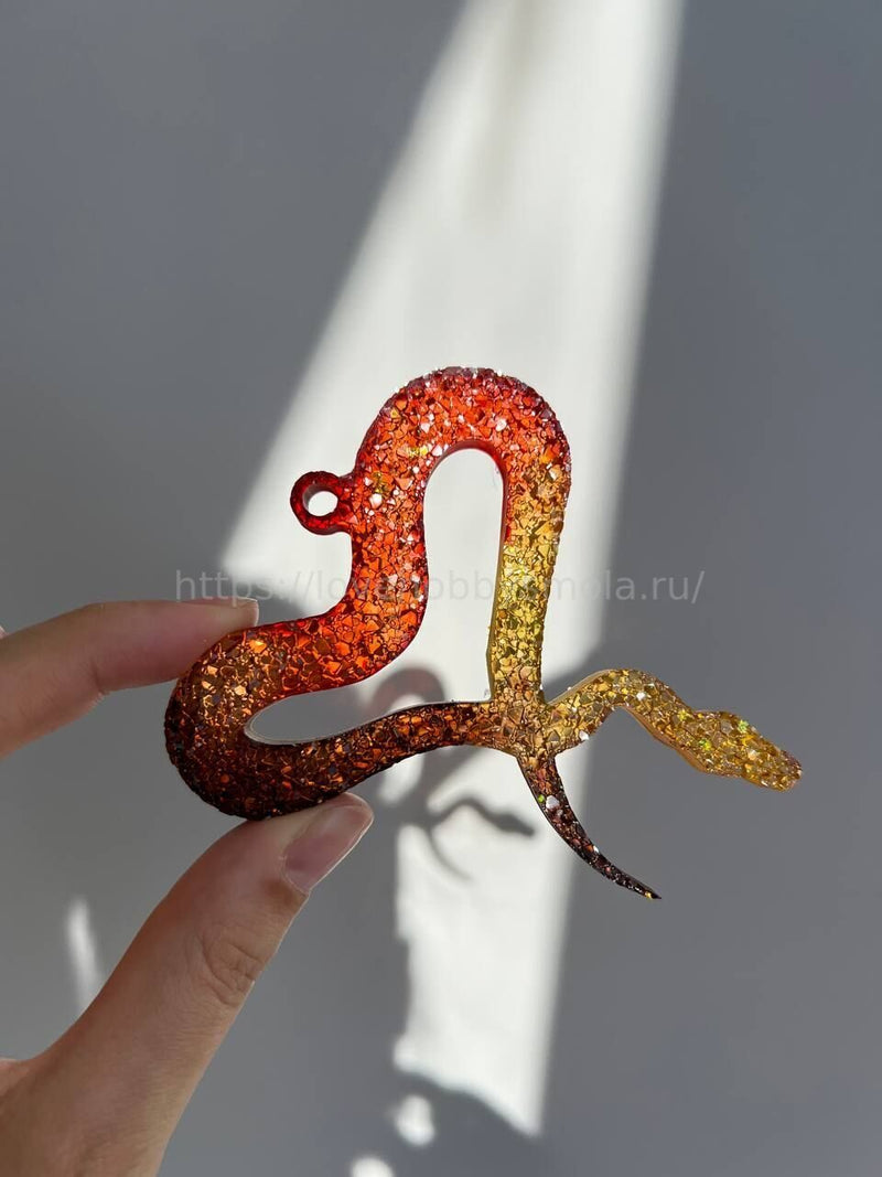 MC56 mold for epoxy resin Heart-shaped snake – image 2